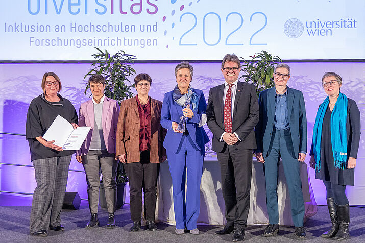 Brigitte Römmer-Nossek, Verena Ibl, Dorothea Nolde, Christa Schnabl, Martin Polaschek, Elisabeth Holzleitner and Karoline Iber at the 2022 diversitas award ceremony